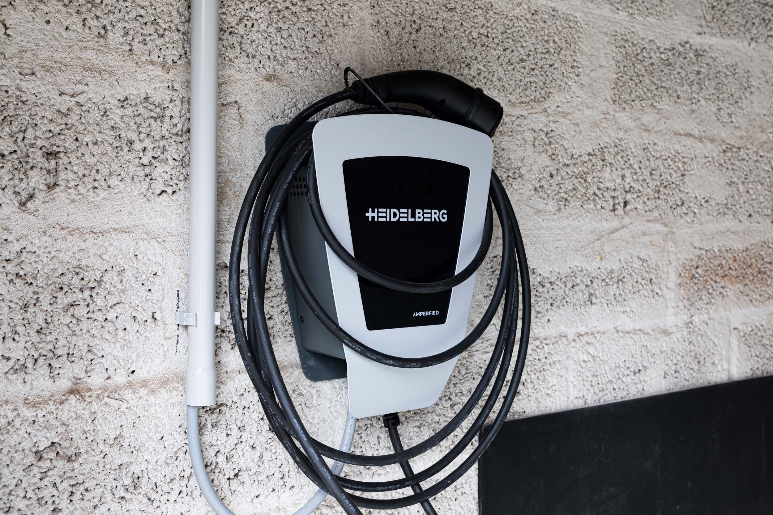 Praktisches Ladegerät für Elektrofahrzeuge zur Wandmontage